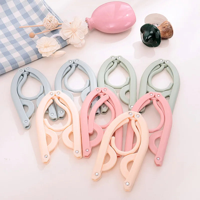 Multifunctional plastic foldable clothes hanger travel space saving simple clothes support creative portable clothes hanger